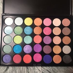 Crown - 35 Color Shimmer Eyeshadow Palette💗